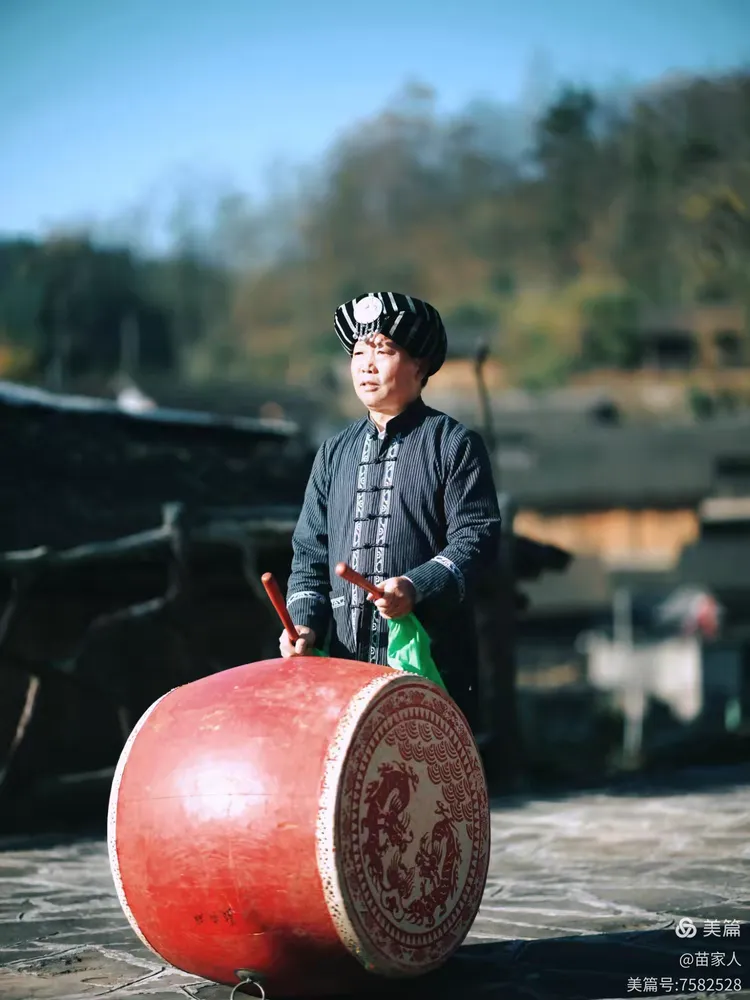 湘西苗族鼓舞
